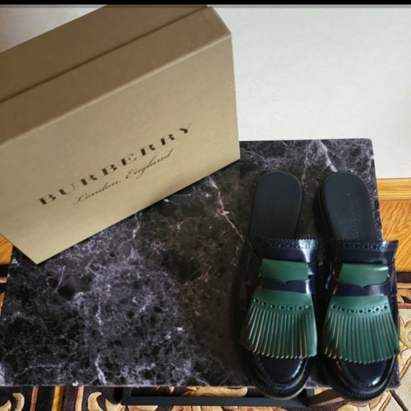 Burberry - Picture 1 of 2